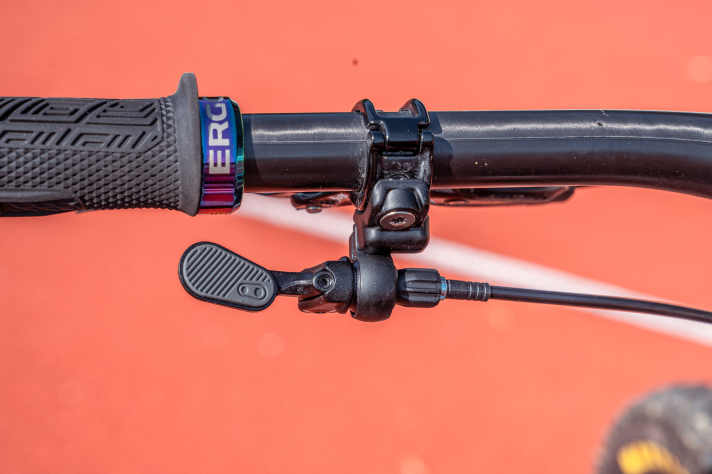 The ball joint allows the lever to be positioned freely in all directions