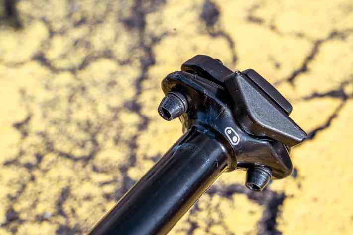 The saddle can be easily slid onto the slim saddle mount without having to completely loosen a screw