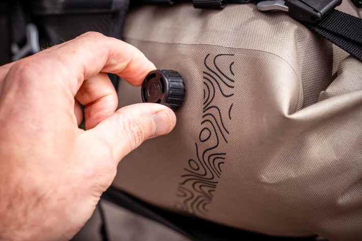 The French have also thought of a valve for releasing air. This allows the contents to be nicely compressed