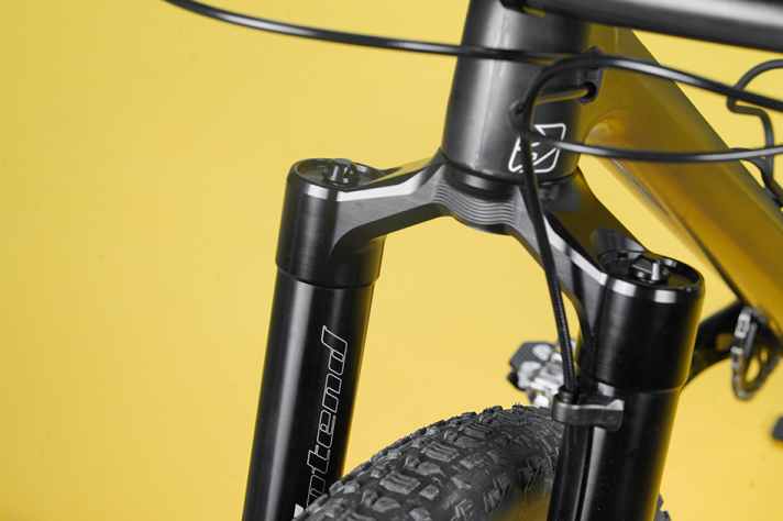 The upside-down fork from Intend offers space for the large 32-inch wheels.