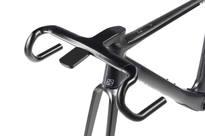 One-piece cockpit with configurable dimensions.