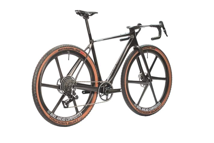 Trop rapide pour toi ? C'est sans doute sous cet angle que Bike Ahead veut voir le Superfast - vu de l'oblique ARRIÈRE.