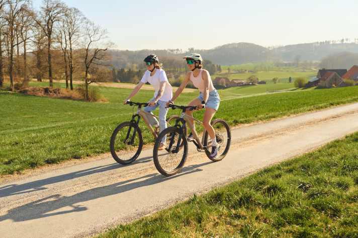 A gravel excursion in jeans and trainers? The new Rose PDQ AL is also designed for this.