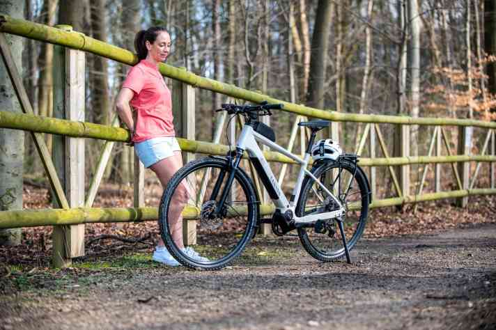 Schlank wie ein Bio-Bike können nicht viele Touren-E-Bikes auftreten. Das leichte Canyon schafft’s.
