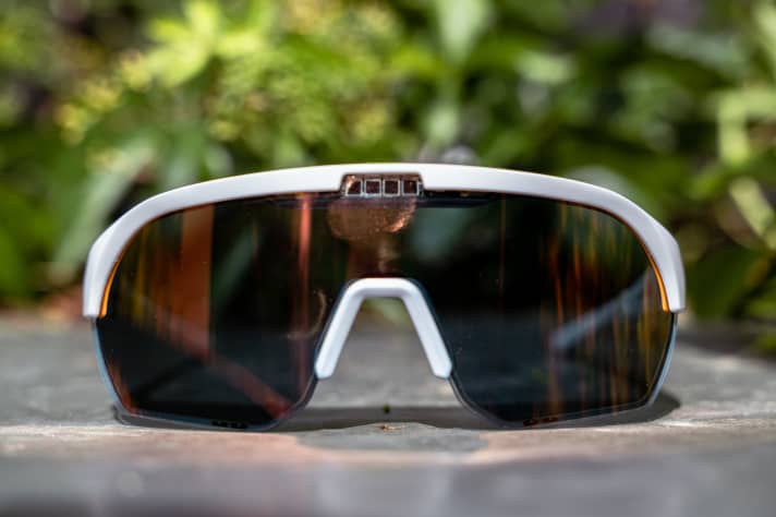 When fully dimmed, around 15 per cent of the available light still reaches the eyes.