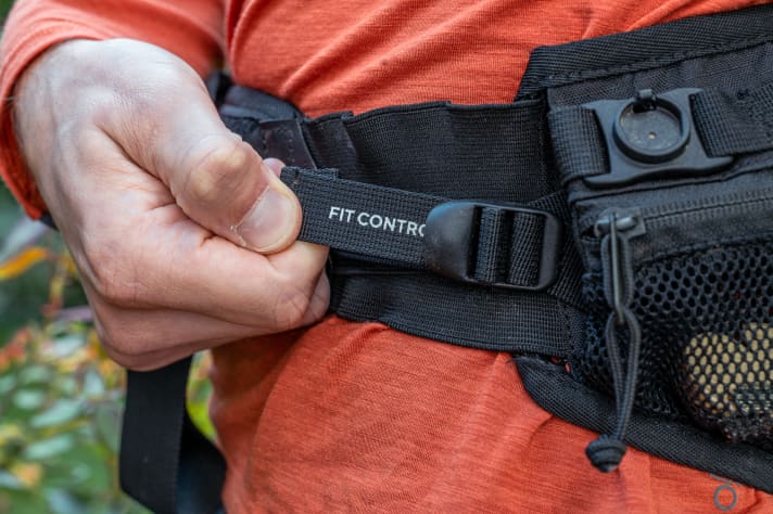 For the descent, the belt can also be tightened during the journey.