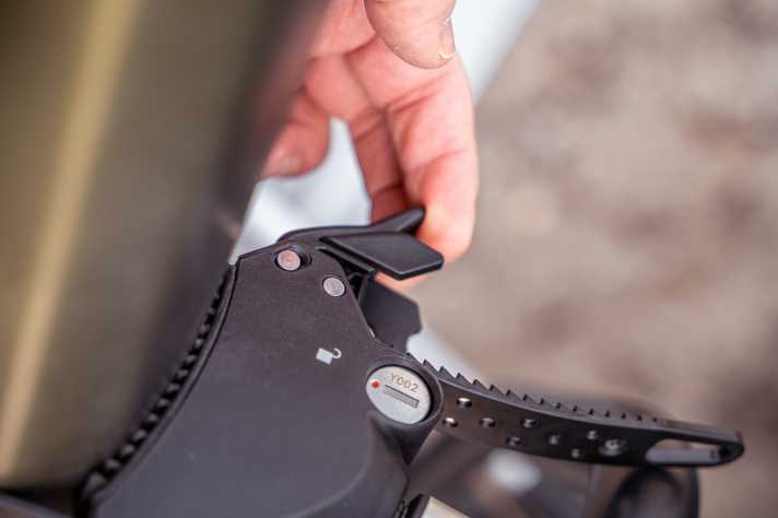 Damit die Greifer nicht zu fest angezogen werden, gibt es einen Überrastschutz