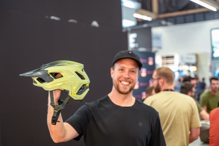 Fox-Mann Jared Law führt uns am Stand von Mips den neuen Speedframe RS vor.