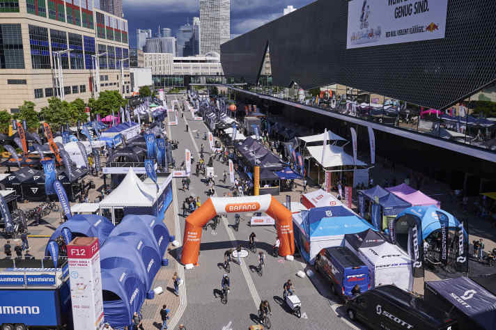 Industry get-together: This is where the manufacturers present their new products for the coming season for the first time.