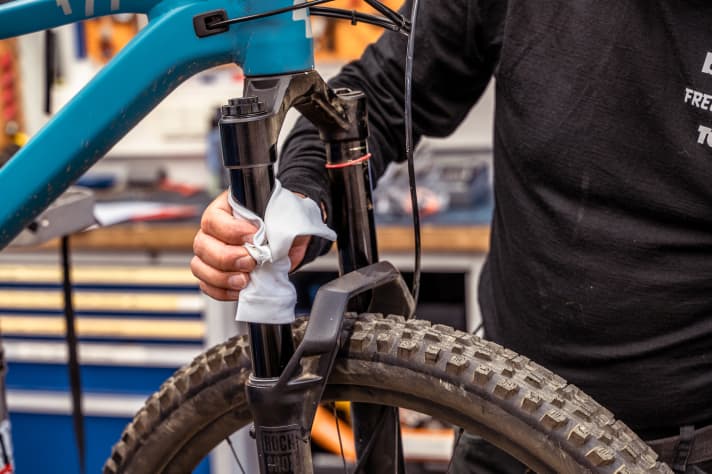 Good care is essential in winter. The standpipes should be cleaned with a scratch-free cloth after every tour.