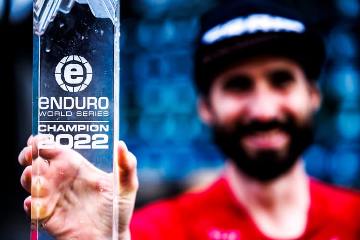 Sram Testpilot Yannick Pontal gewann 2022 die EWS-E auf einem Prototypen mit Eagle Powertrain.