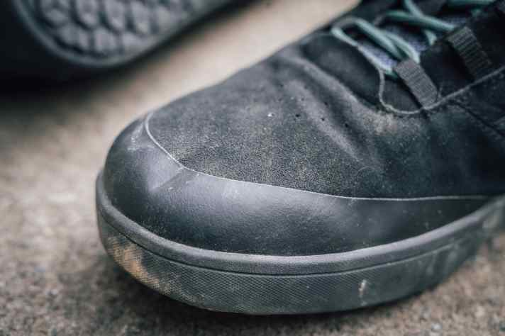 In Sachen Schutz fährt der Flite ebenfalls nicht die schweren Geschütze auf. Die Zehenkappe ist zu weich