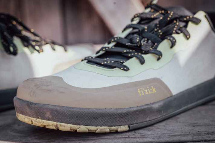 Typically Italian: the Fizik has a flat and narrow cut. The sole is also slim