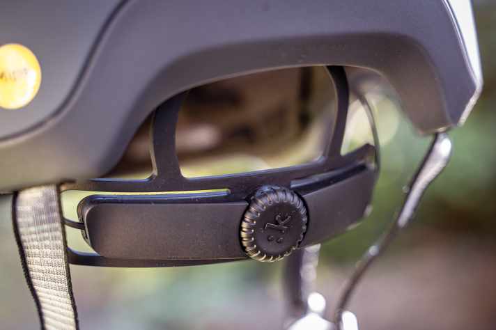 The rotary dial is easy to reach, but does not have a good grip