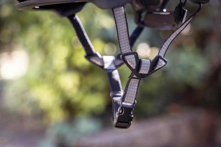 The Y-distributors cannot be adjusted, but are reflective - good in road traffic