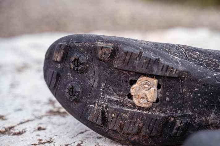 The narrow profile is not too grippy - better to stay on the pedals with the Fiziks