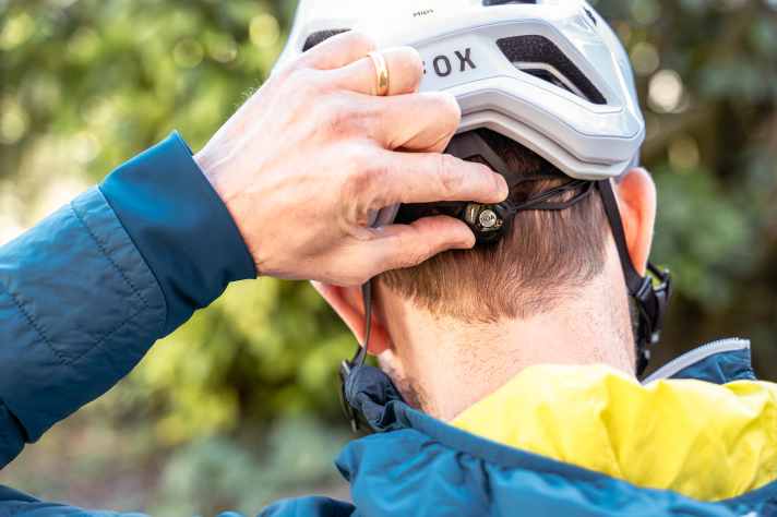 The Boa system can be finely adjusted, but does not put much tension on the helmet