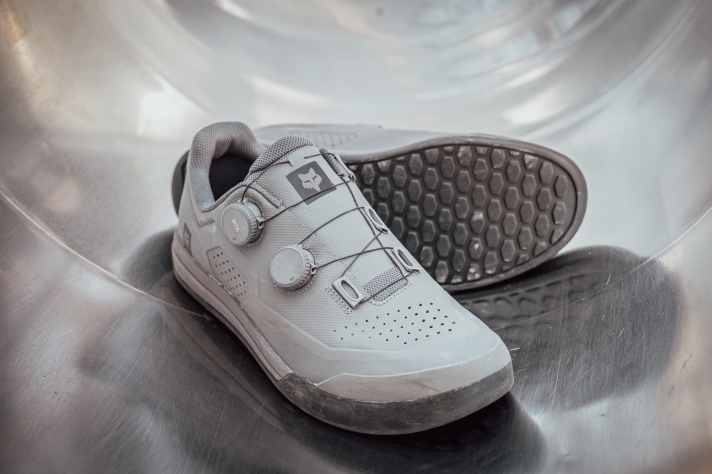 Robust, stiff and equipped with an effective fastener. But 230 euros for a flat pedal shoe? We think that's excessive