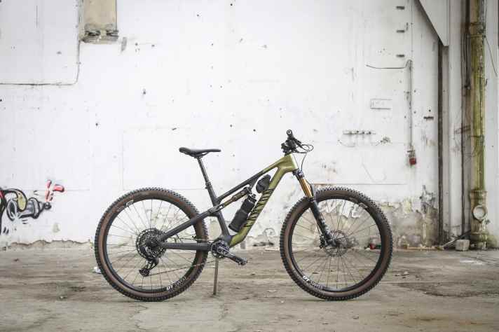 The Canyon Neuron is always a hot candidate for a BIKE test victory. The endurance test will show how durable it is.