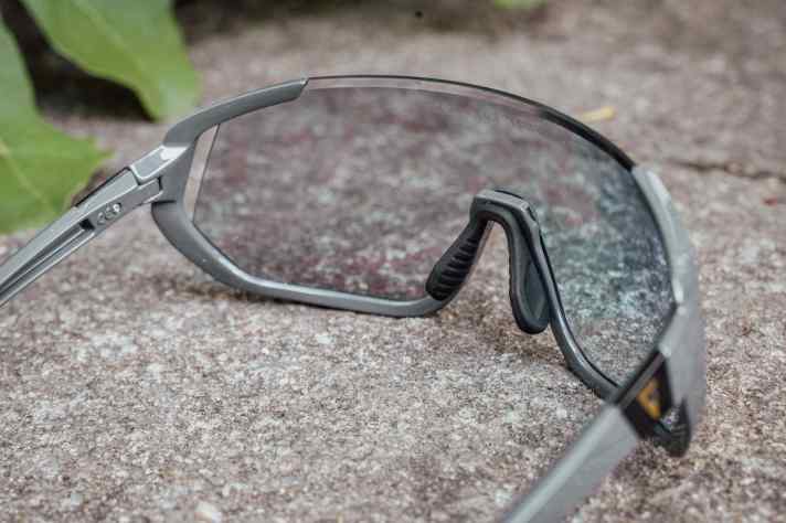 The rubberised nose bridge is comfortable to wear and can be individually adjusted