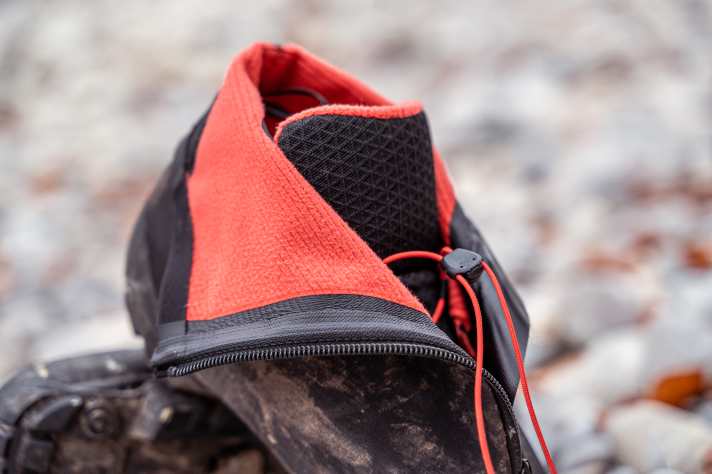 Thanks to the speed laces, the Giro can be adjusted to the foot in no time at all. However, readjustment during the ride is time-consuming