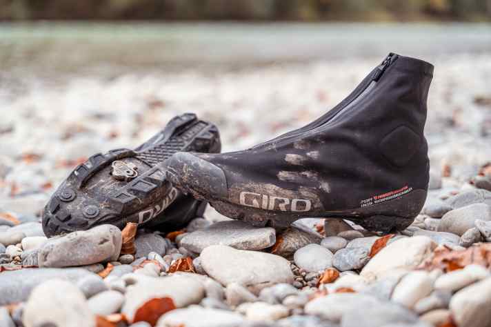 Great winter shoe for sporty bikers who rarely get off the pedals.