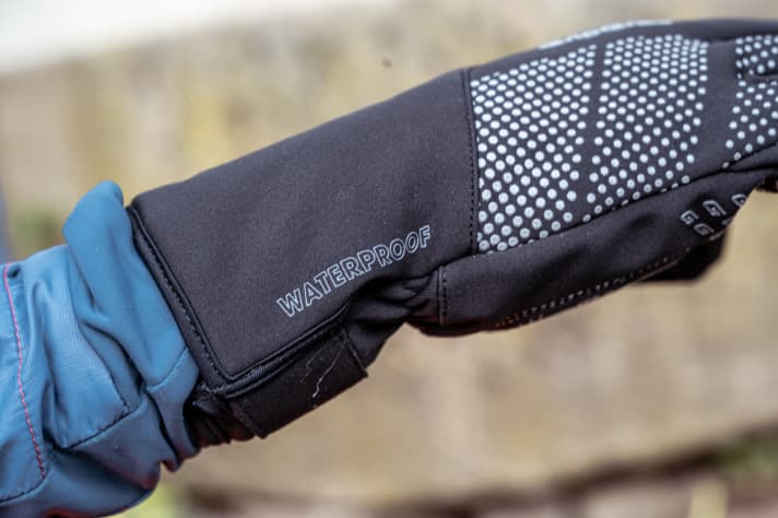 The GripGrab also hold tight when it's really wet, but the material absorbs a lot of water