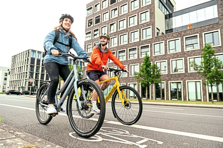 Not everywhere is so exemplary with visually separated cycle paths.