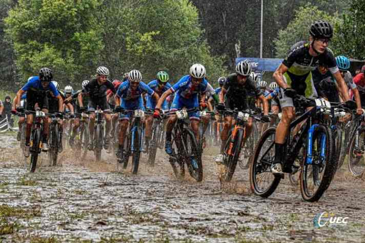 Benny Huber defies the difficult conditions.