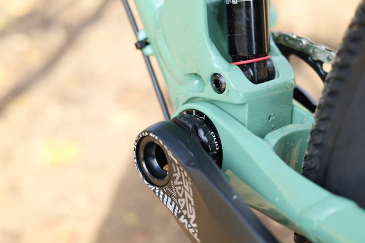 Der Drehpunkt des Hinterbaus liegt auf einer Höhe mit dem Tretlager. Das macht einen Kettenspanner im Singlespeed-Setup überflüssig.