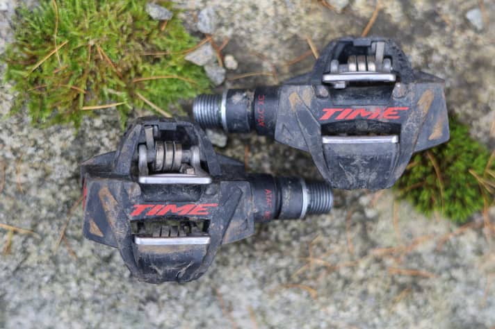 Gute Geschenkidee: Die Time Attack XC8 Pedale mit Kunststoff-Körper und solidem Klickmechanismus. Mit etwas Rabatt schon für unter 100 Euro zu haben.