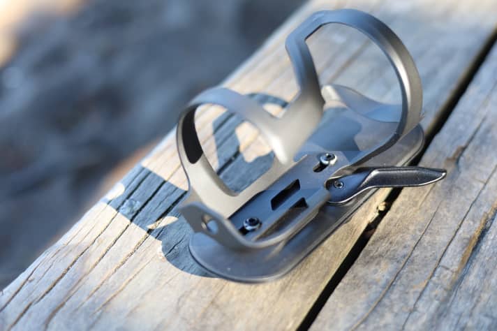 Selbst in ein so unscheinbares Teil, wie die Tür des Staufachs hat Specialized bei der Entwicklung des Epic 8 viel Energie gesteckt.