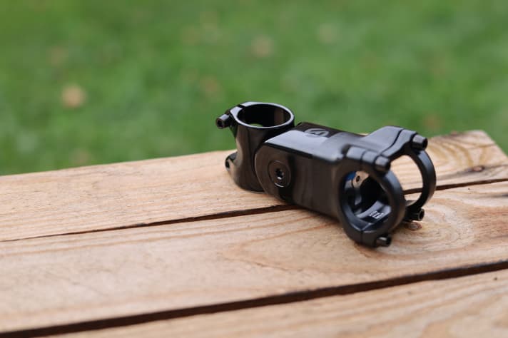 In the BIKE test, the Redshift Shockstop stem was able to prove its vibration-damping effect. However, its high price makes it an expensive piece of the puzzle in the search for more comfort.