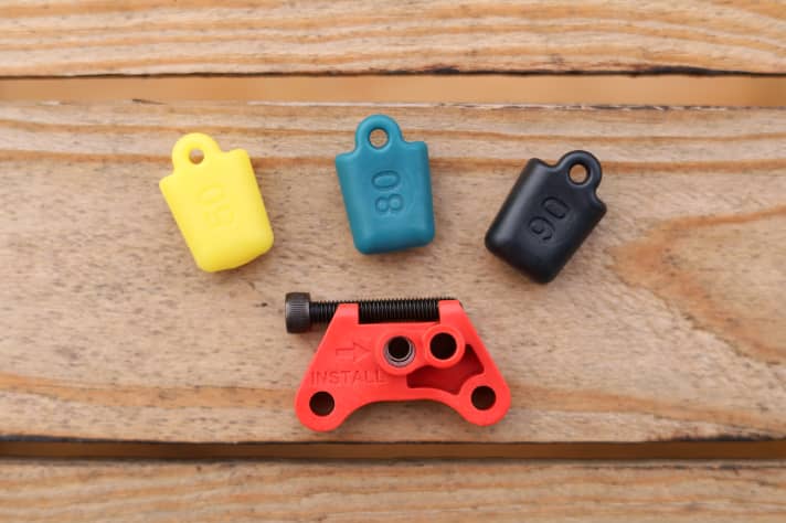 The suspension of the Redshift Shockstop stem can be adjusted to the rider's weight using different elastomer hardnesses. The special tool supplied is required to change the stem.