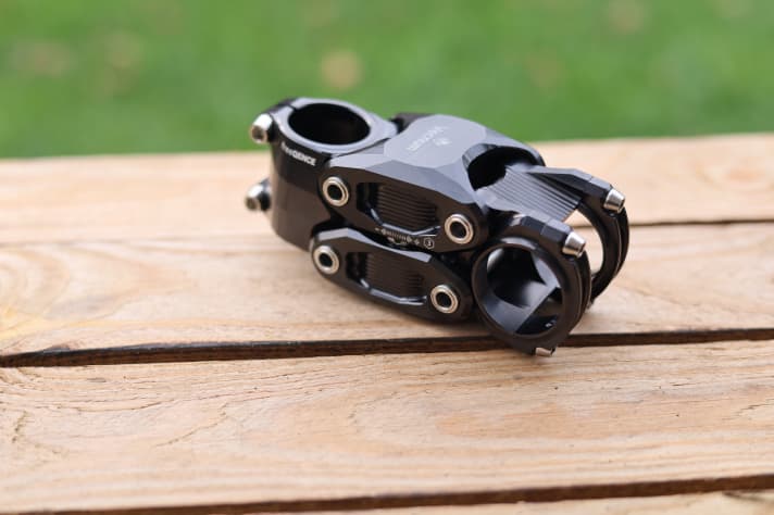 Vecnum verfolgt mit dem gefederten freeQUENCE Parallelogramm-Vorbau einen einzigartigen Ansatz. Geht das Konzept auf?