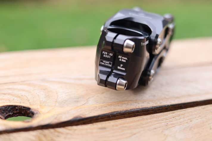 With a minimum length of 90 mm, 3° rise and 42 mm clamping surface on the steerer tube, the Vecnum freeQENCE stem is not suitable for all MTBs.