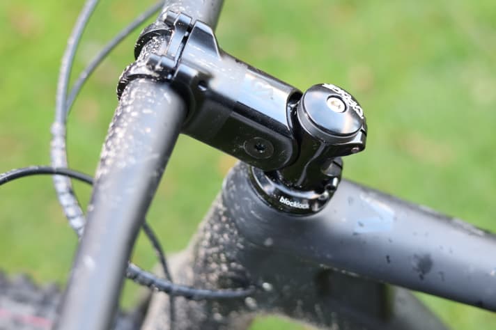 Bis zu 20 Millimeter Hub kann der Vorbau Redshift Shockstop Pro an die Front ungefederter Bikes bringen.