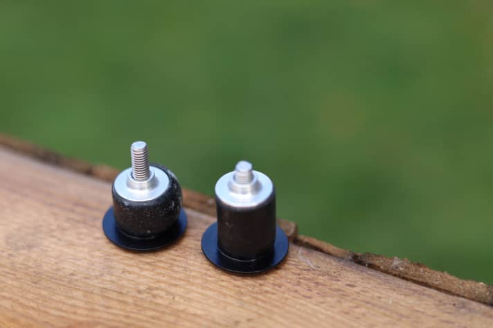 In order for the bar ends of the Rev Gribs to remain stable, the rubber must expand widely. This requires a lot of force with the Allen key.