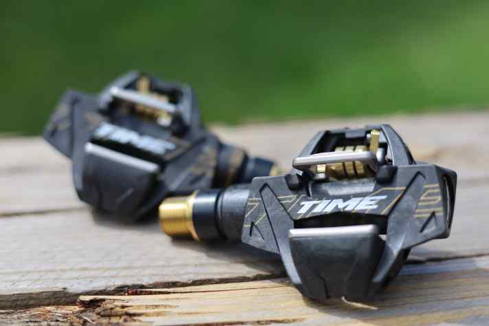 Über 300 Euro sind eine Ansage für Pedale. Dank Carbon und Titan stimmen bei den Attac XC12 immerhin Wertigkeit und Gewicht.