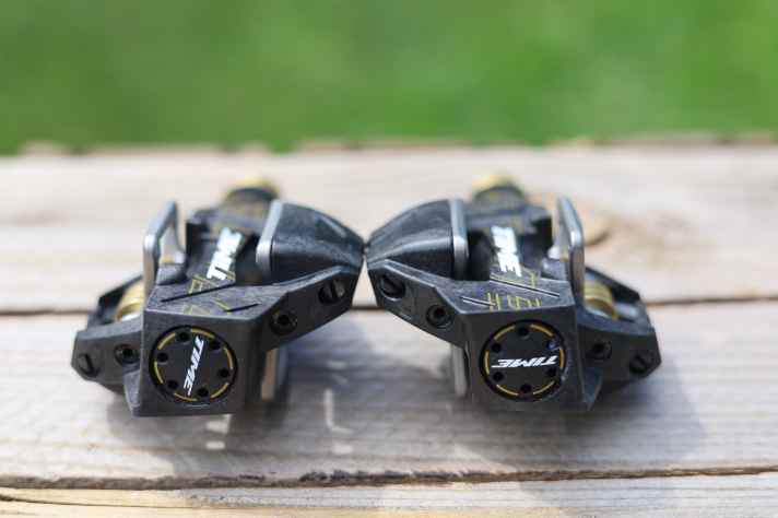 The spring tension of the Time clipless pedals is adjustable. Over time, they develop some creaking, but this is easy to remedy.