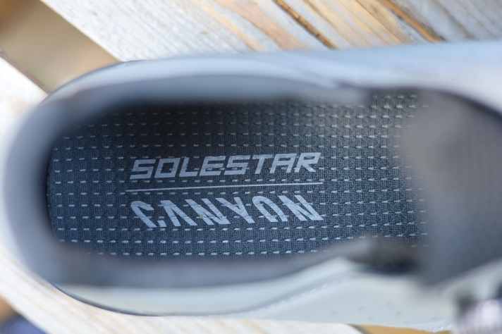 Eine Einlegesohle vom Experten Solestar macht die neuen Canyon Schuhe effizient und bequem zugleich. Auch auf richtig langen Gravel- und MTB-Touren.