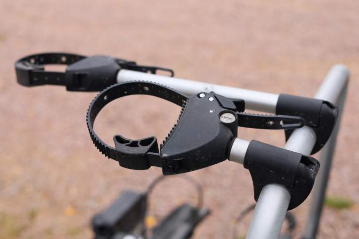 Das Haltesystem des Eufab SD260 Fahrradträgers hat sich bewährt. Die Haltearme sind verstellbar und abschließbar. Das Schloss braucht allerdings etwas Feingefühl.