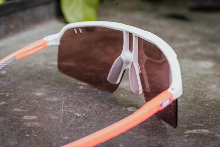 The nose bridge is rubberised but not adjustable and therefore does not always fit perfectly