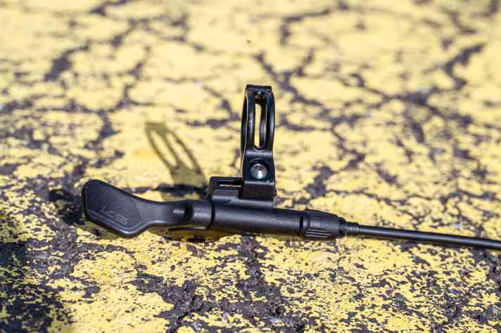 The cable is guided from the lever to the support. Today, assembly is usually the other way round