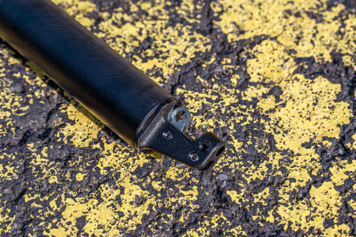 Etwas zu filigran: direkt bei der Montage brauch ein kleiner Teil der Zug-Halterung ab