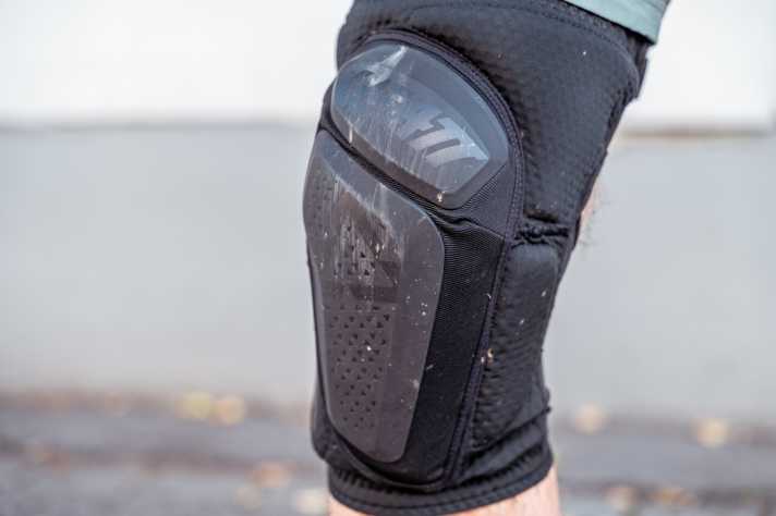 Die Slide Plate soll dafür sorgen, dass der Schoner beim Sturz besser gleitet