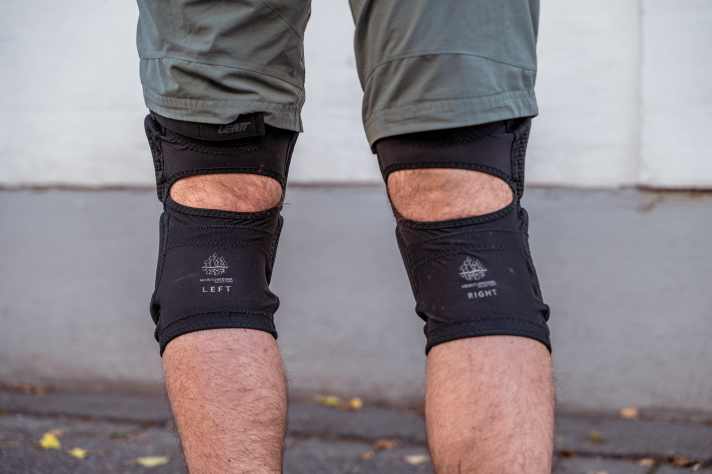 Die Mesh-Rückseite mit offener Kniekehle ist erstaunlich gut belüftet