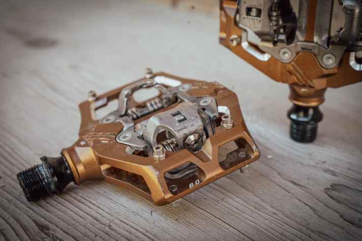 Auf der Stahlachse sitzen insgesamt drei Lager sowie vier Dichtungen, die eine lange Haltbarkeit garantieren sollen