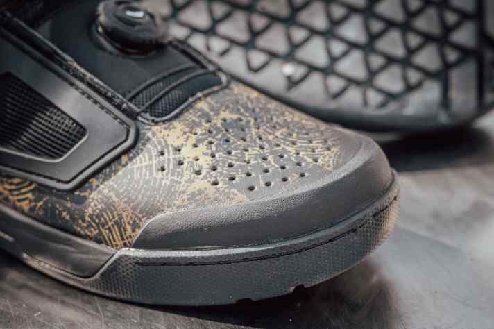 Die Zehenkappe ist sehr robust ausgeführt und bietet soliden Schutz