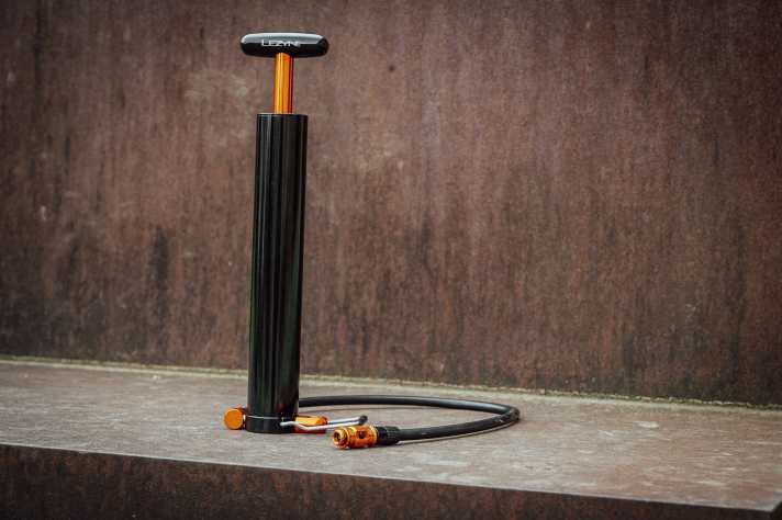 Is this still a mini pump or already a floor pump? Lezyne sends a real tornado into the test